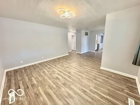 5219 N Sadlier Drive Indianapolis IN 46226