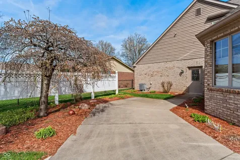2534 Chestnut Street Columbus IN 47201