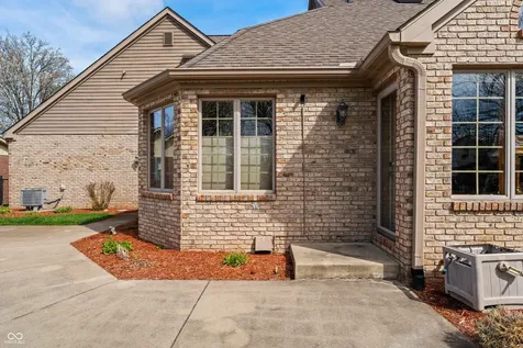 2534 Chestnut Street Columbus IN 47201