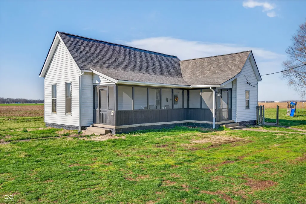 7120 N 250 E Columbus IN 47203
