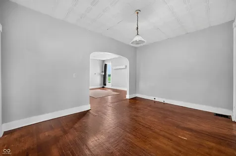 7120 N 250 E Columbus IN 47203