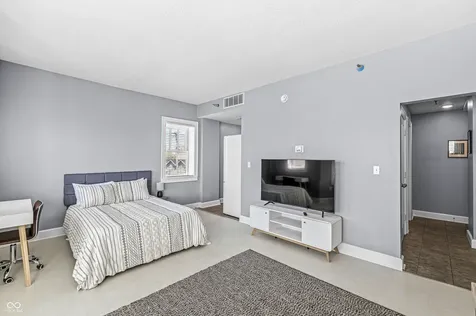230 E 9th Street Indianapolis IN 46204