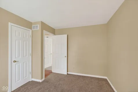 2430 Westline Drive Columbus IN 47203