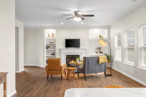 1911 St James Place Columbus IN 47201