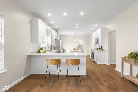 1911 St James Place Columbus IN 47201