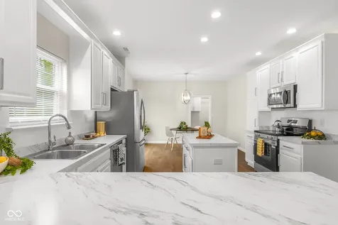 1911 St James Place Columbus IN 47201
