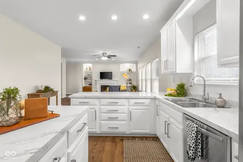 1911 St James Place Columbus IN 47201