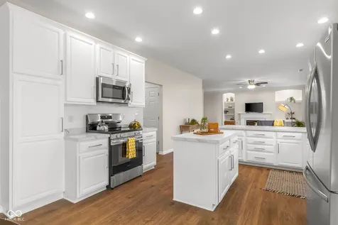 1911 St James Place Columbus IN 47201
