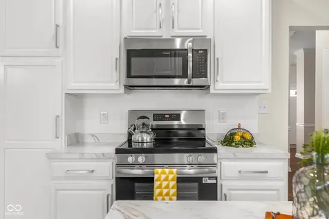 1911 St James Place Columbus IN 47201