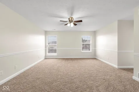 1911 St James Place Columbus IN 47201
