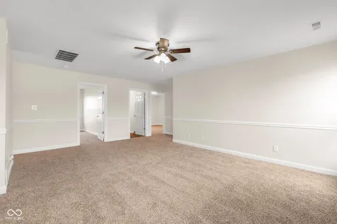 1911 St James Place Columbus IN 47201