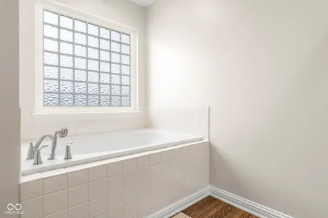 1911 St James Place Columbus IN 47201