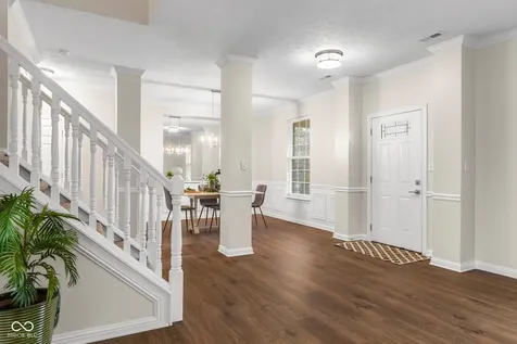 1911 St James Place Columbus IN 47201