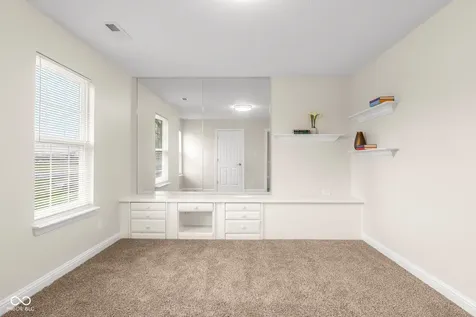 1911 St James Place Columbus IN 47201
