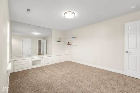 1911 St James Place Columbus IN 47201