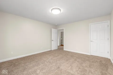 1911 St James Place Columbus IN 47201