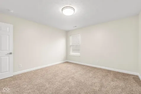 1911 St James Place Columbus IN 47201