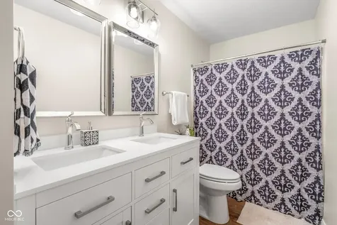1911 St James Place Columbus IN 47201