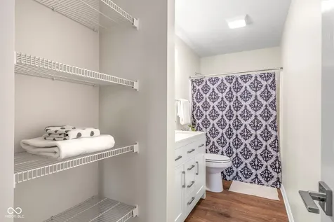 1911 St James Place Columbus IN 47201