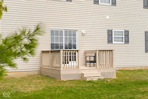 1911 St James Place Columbus IN 47201