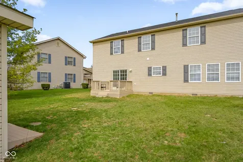 1911 St James Place Columbus IN 47201
