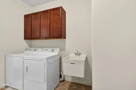 6121 Marigold Court Whitestown IN 46075