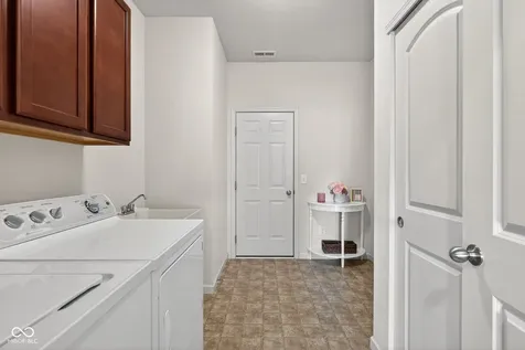 6121 Marigold Court Whitestown IN 46075