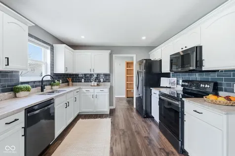 5841 Safari Drive Indianapolis IN 46237