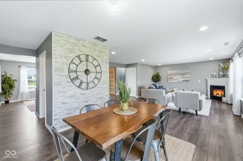 5841 Safari Drive Indianapolis IN 46237