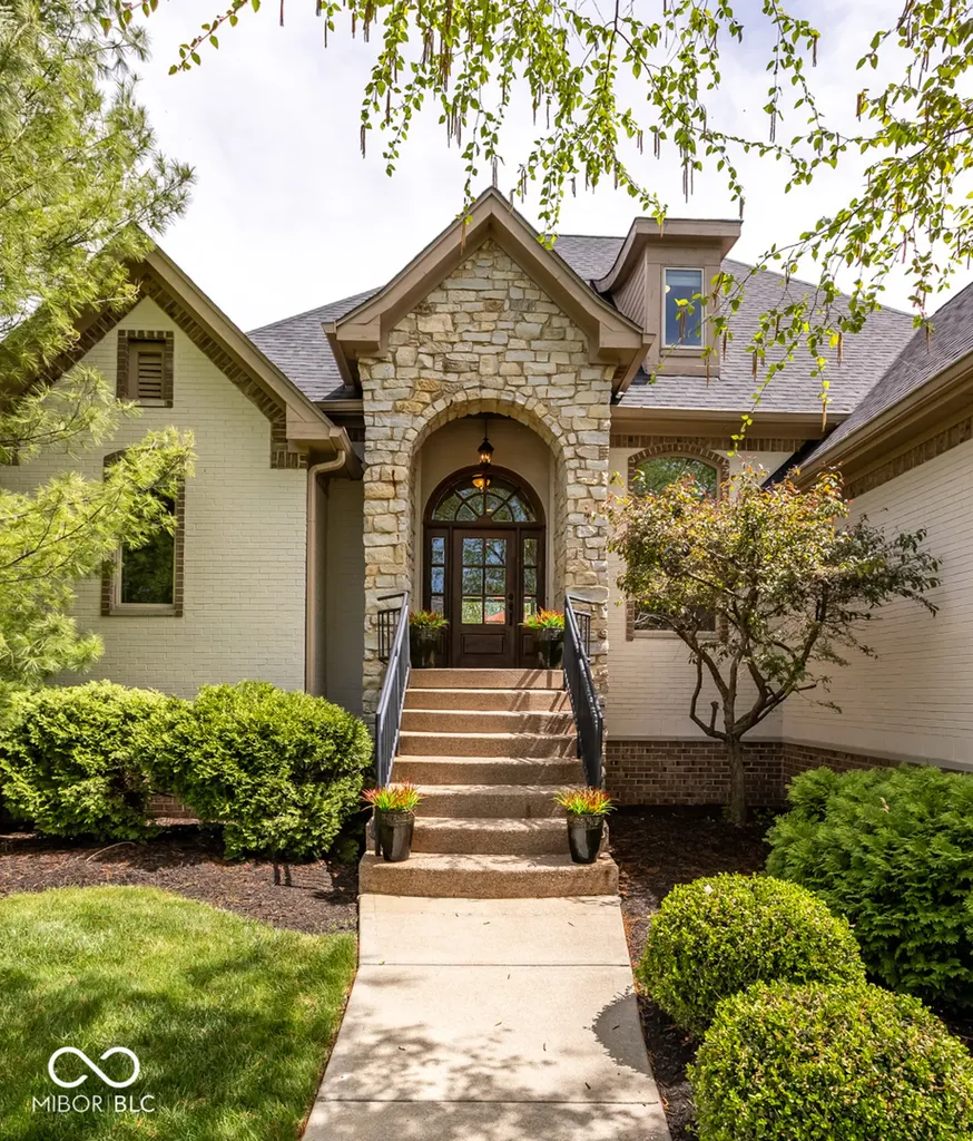13722 Diving Hawk Crossing Fishers IN 46055