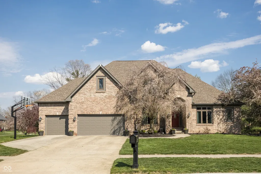 9904 Oak Ridge Drive Zionsville IN 46077