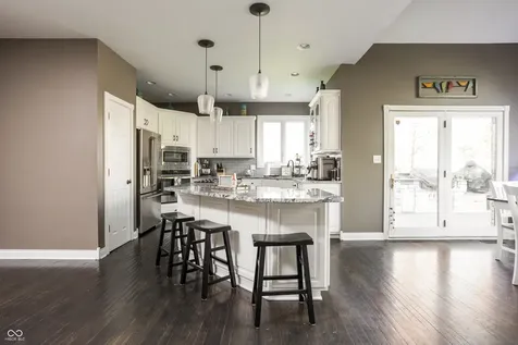 9904 Oak Ridge Drive Zionsville IN 46077