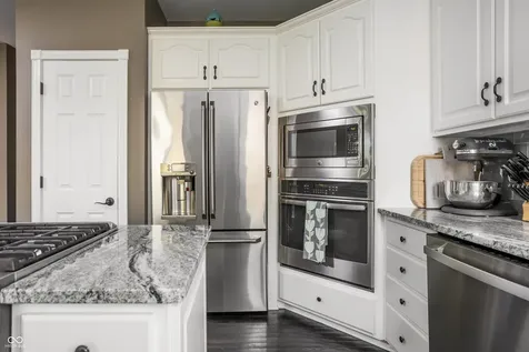 9904 Oak Ridge Drive Zionsville IN 46077