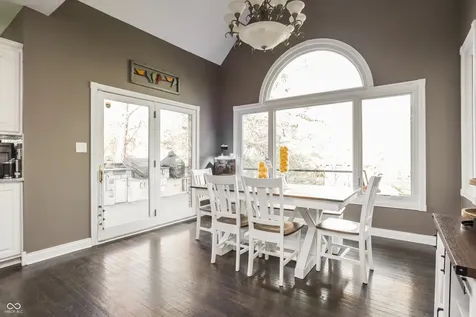 9904 Oak Ridge Drive Zionsville IN 46077