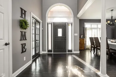 9904 Oak Ridge Drive Zionsville IN 46077
