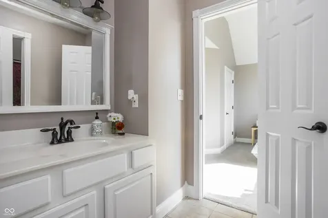 9904 Oak Ridge Drive Zionsville IN 46077
