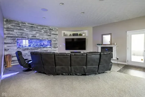 9904 Oak Ridge Drive Zionsville IN 46077