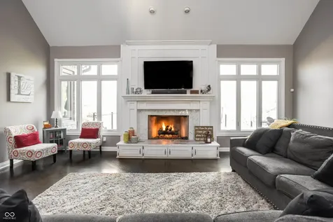 9904 Oak Ridge Drive Zionsville IN 46077
