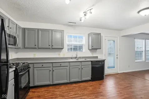 5804 Grassy Bank Drive Indianapolis IN 46237