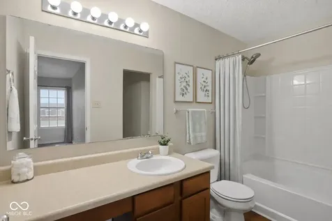 5804 Grassy Bank Drive Indianapolis IN 46237