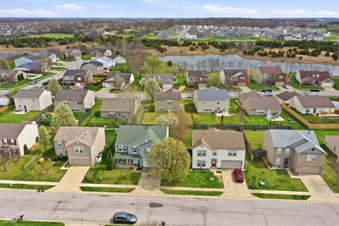5804 Grassy Bank Drive Indianapolis IN 46237