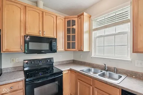 5792 W Port Drive Mccordsville IN 46055