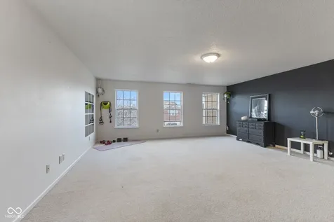 797 Hickory Pine Drive New Whiteland IN 46184