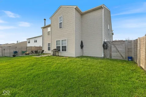 797 Hickory Pine Drive New Whiteland IN 46184