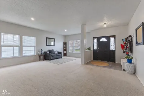 797 Hickory Pine Drive New Whiteland IN 46184