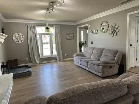 6031 Buck Trail Road Indianapolis IN 46237