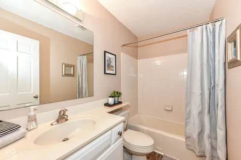 8046 N Halyard Way Indianapolis IN 46236