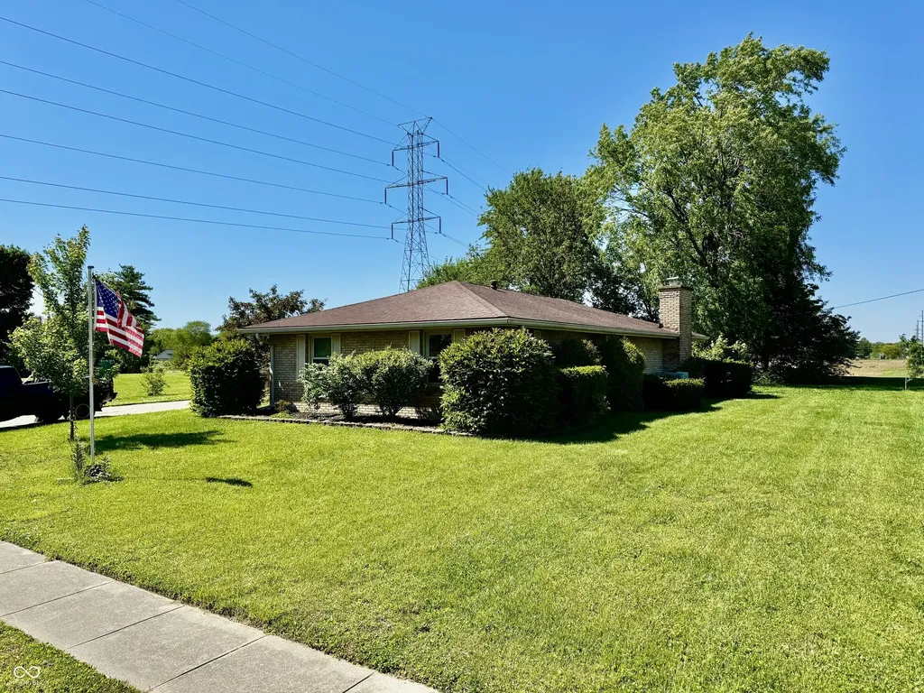 4860 Woodcrest Drive Columbus IN 47203