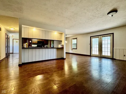 4860 Woodcrest Drive Columbus IN 47203