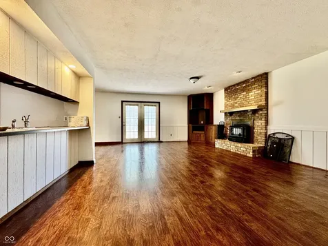 4860 Woodcrest Drive Columbus IN 47203